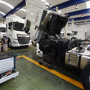 Taller mecánica y electricidad Hercas 2